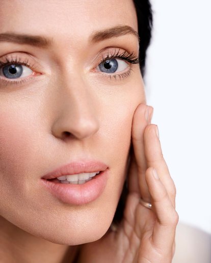 hudvård-mot-åldrande-vad-är-skillnaden-mellan-en-creme-och-ett-serum